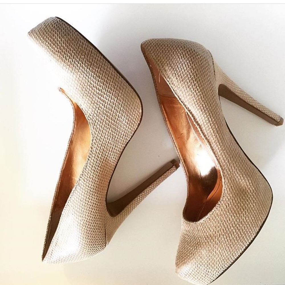 bcbg faux snakeskin block heels size 7